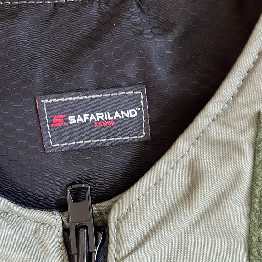 Men's Tactical Safariland Armor Field Vest - Olive Green - Picture 2 of 5